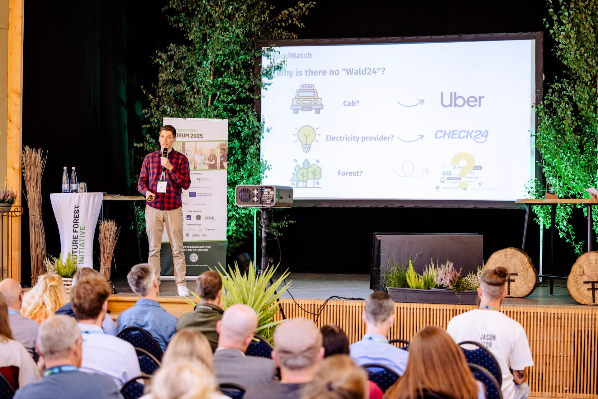 Startup-Pitch auf der Bühne beim Future Forest Forum
