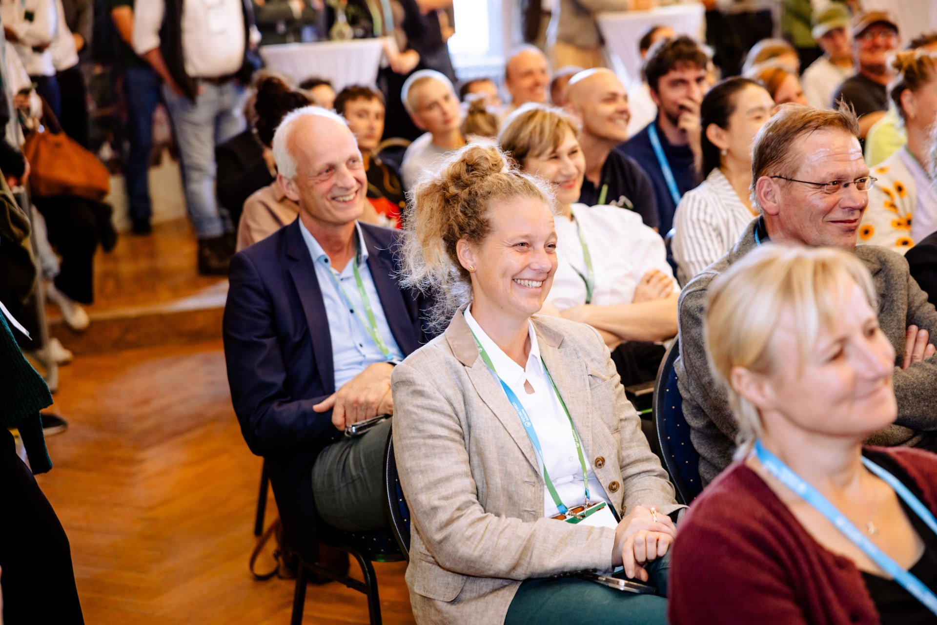 Publikum verfolgt die Pitches im Saal