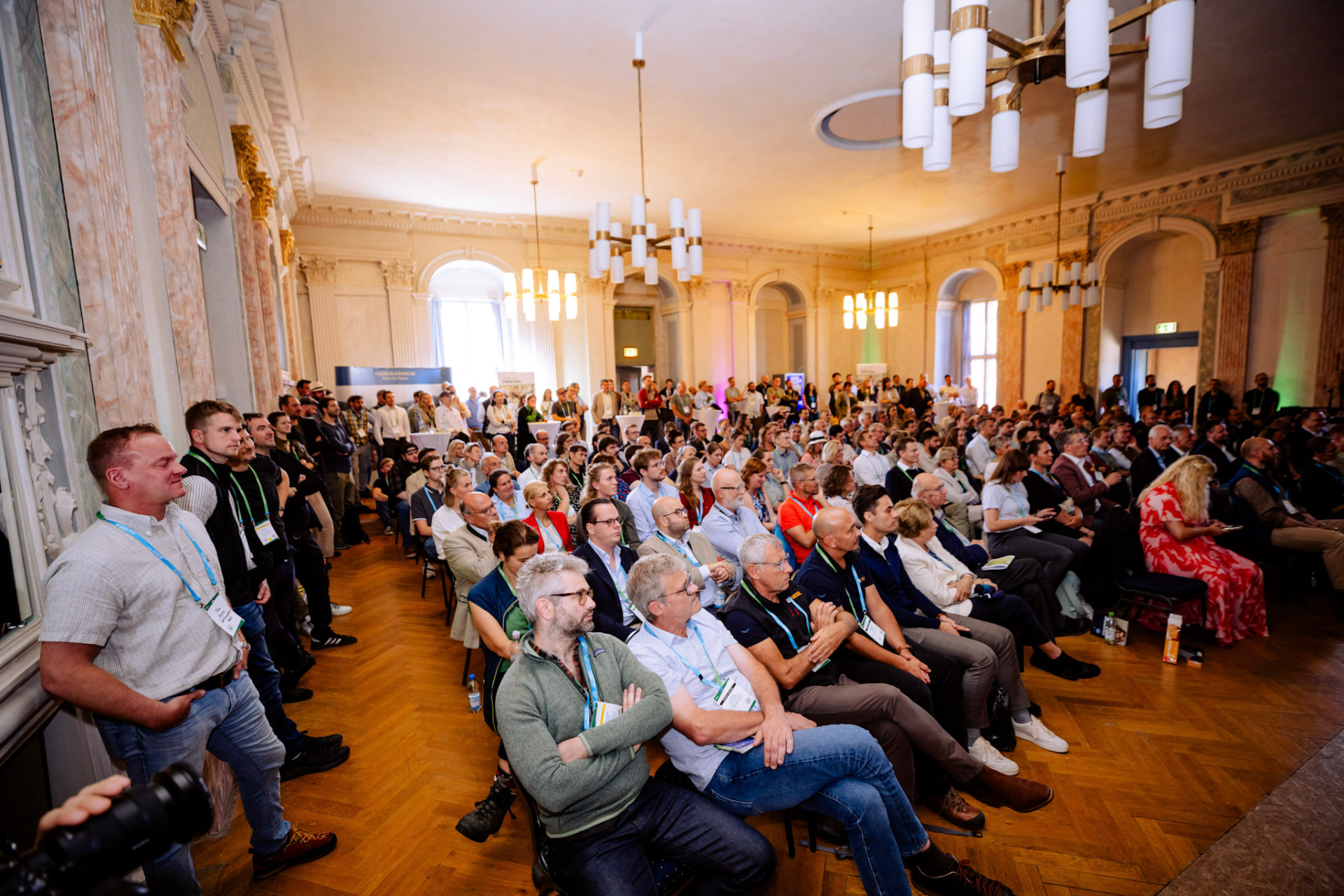Historischer Festsaal von Schloss Blankenburg mit Publikum